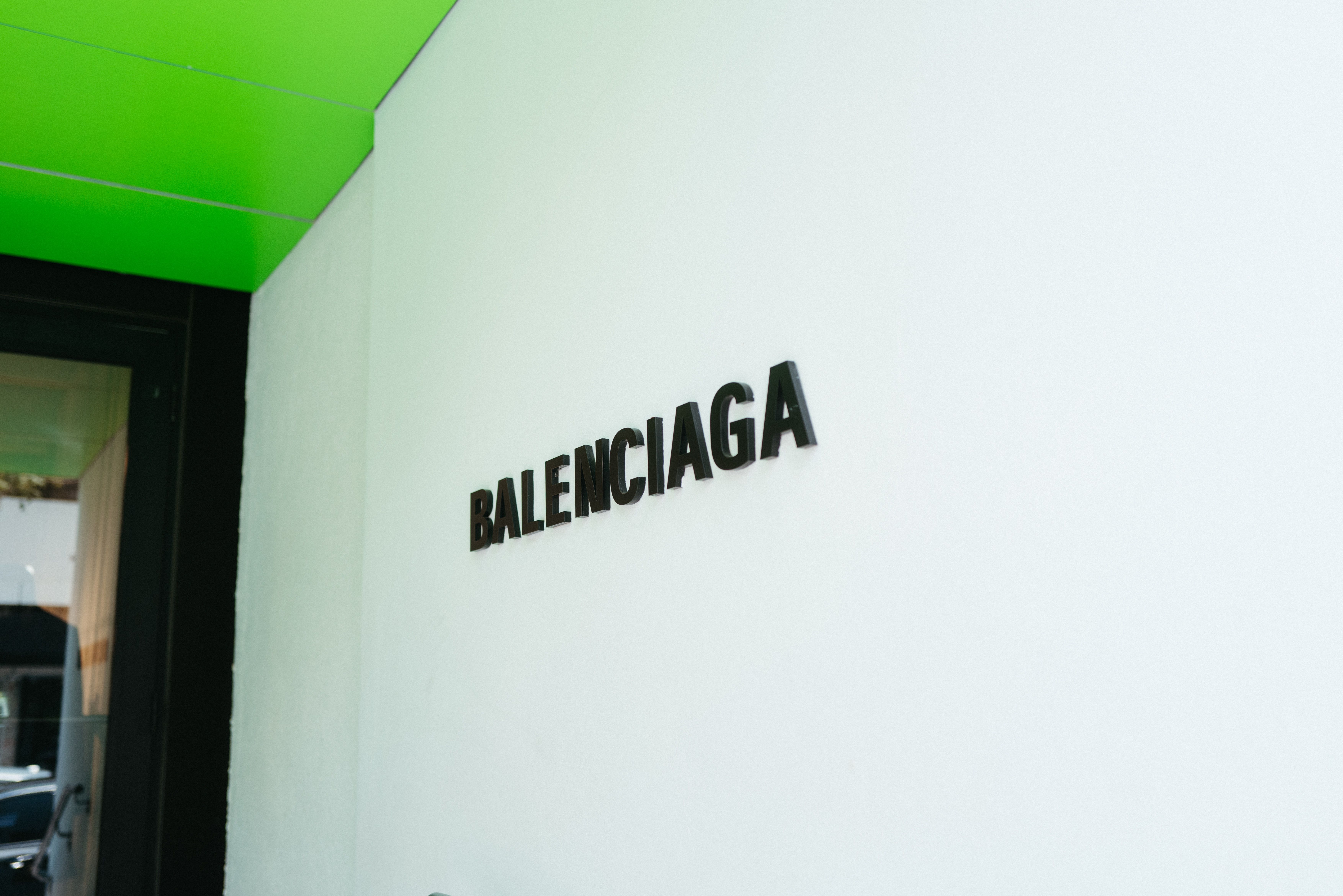Balenciaga x 'Re-Sell Proyect'