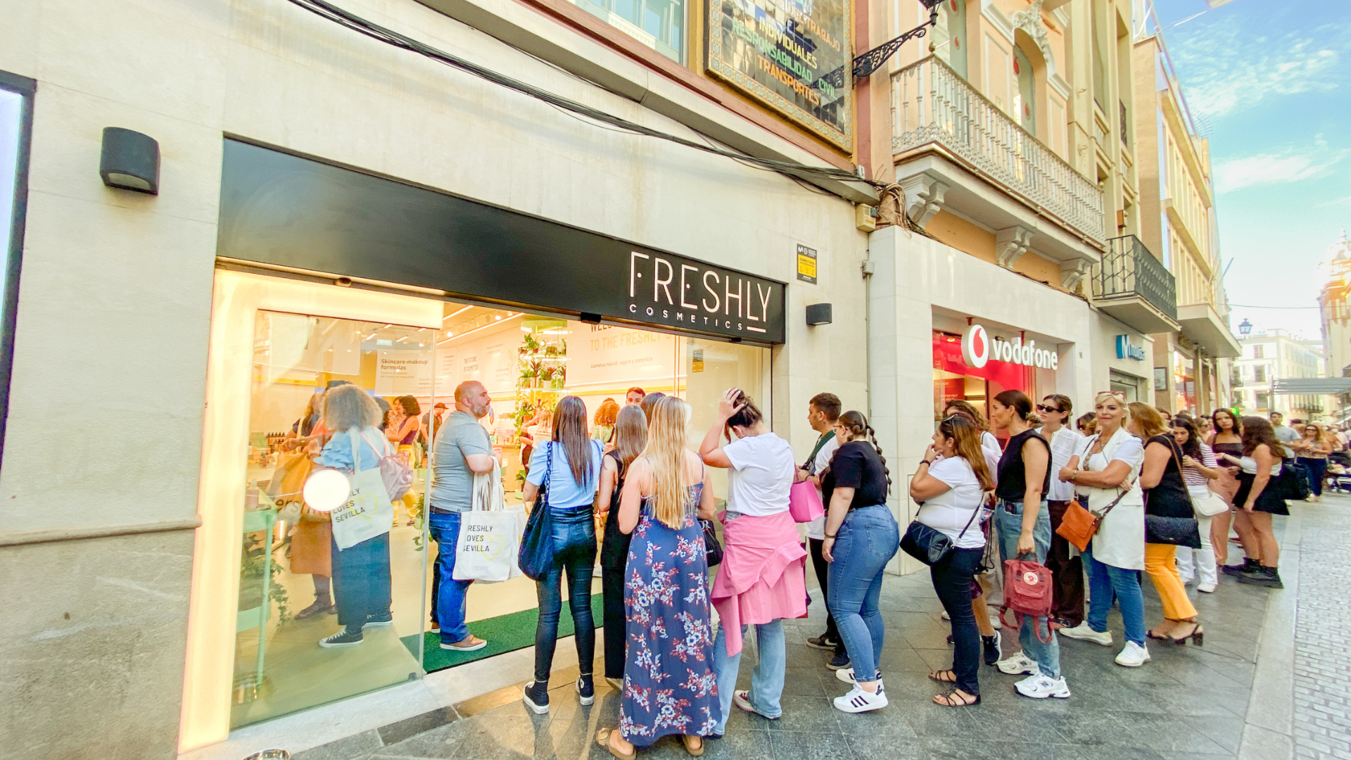 Imagen de la inauguración de 'Freshly Store' Sevilla 