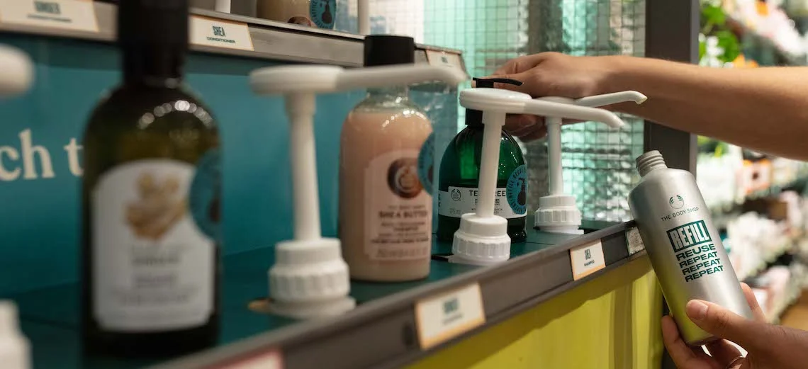 Packaging y envasado sostenible. Sistema Refill. Fuente: Glossy 