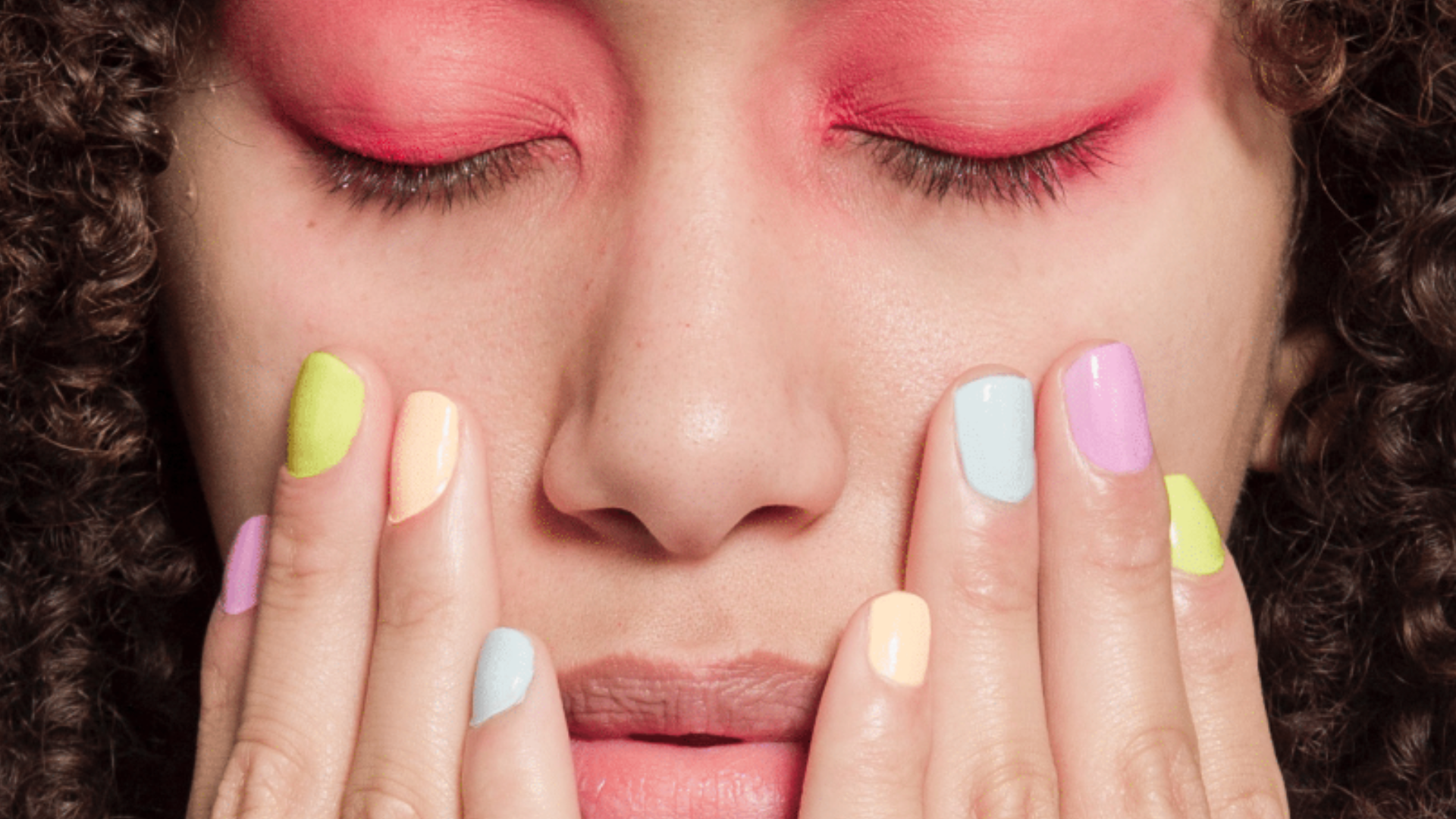 The rules of wearing white nail varnish
