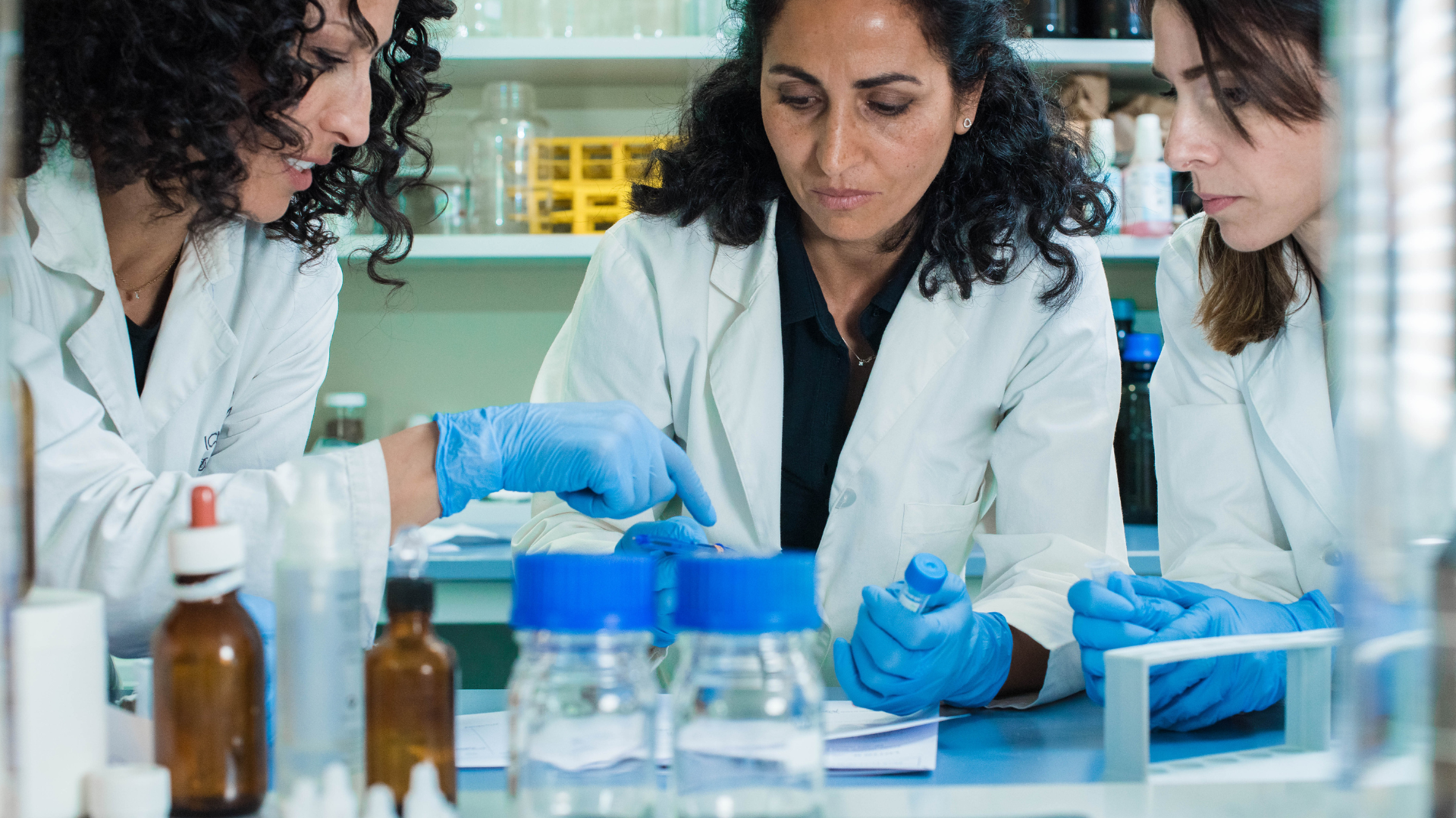 El número de mujeres crece en el sector químico 
