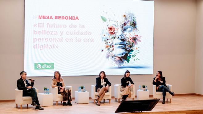 Ponentes en la mesa redonda Ponentes en la mesa redonda