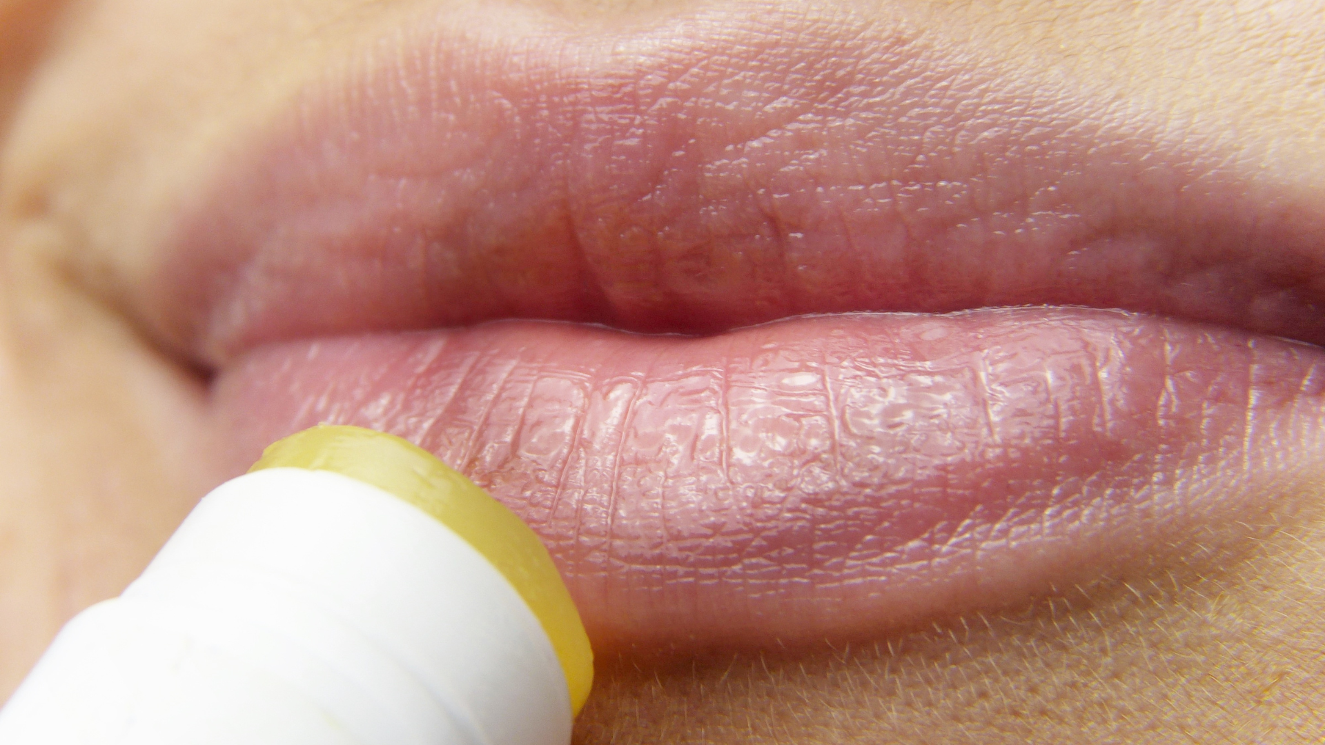 Lipbalms with hamful sustances on lip care products 