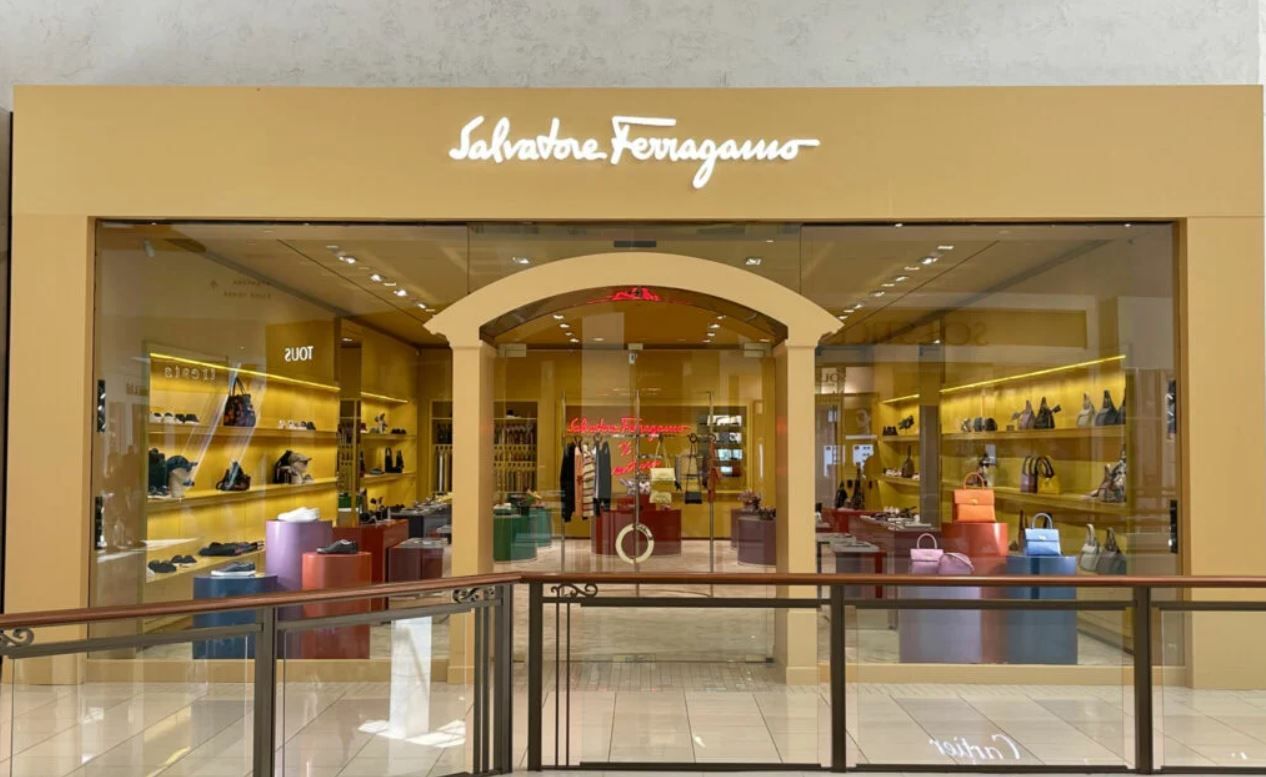 Ferragamo Looks for to arrive to young buyers after his association to Farfetch
